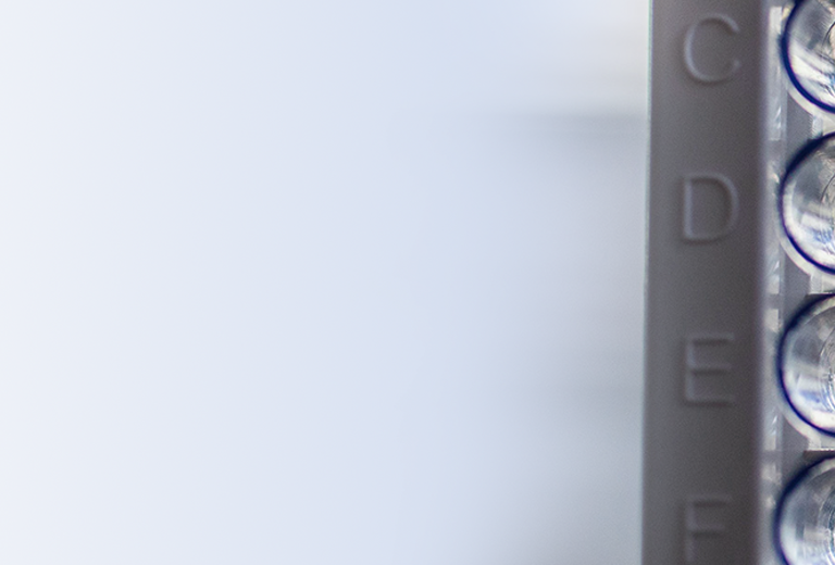 Reagenzglasplatte mit mehreren Vertiefungen