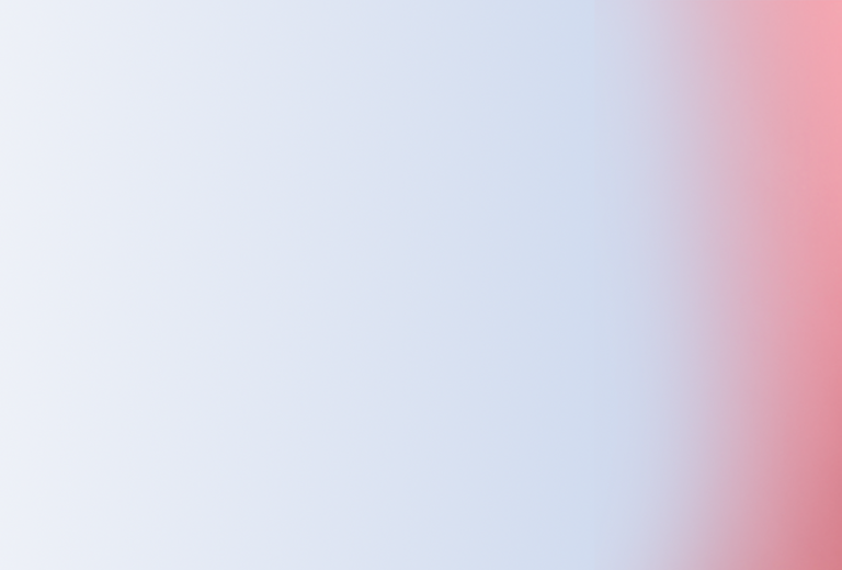 Eine Person in einem blauen Hemd hält eine große Zeitung vor dem Gesicht. 