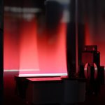 Rote Flamme einer Bariumverbindung in einer Flammtechnik-Demonstration